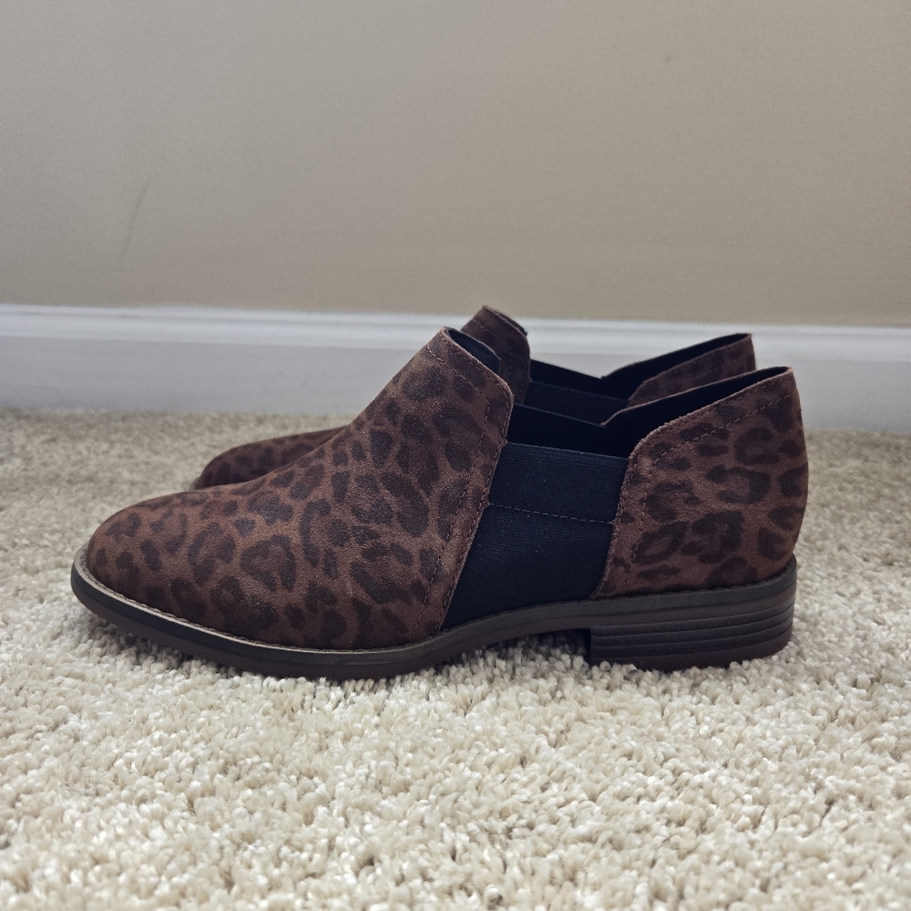 Clarks Shoes Womens 7M Suede Leopard Print Slip On
